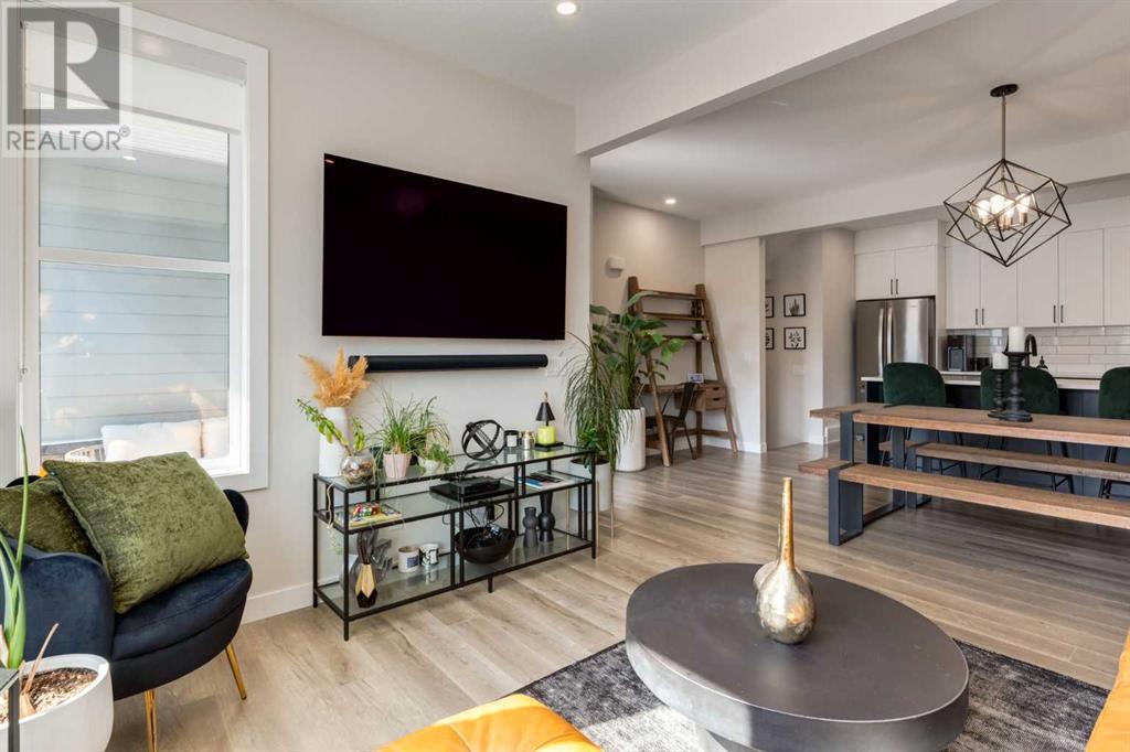 Single Family House for Sale in  Crestridge Common SW Crestmont Calgary 