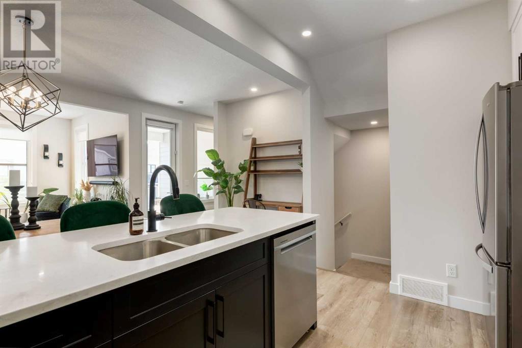 Single Family House for Sale in  Crestridge Common SW Crestmont Calgary 