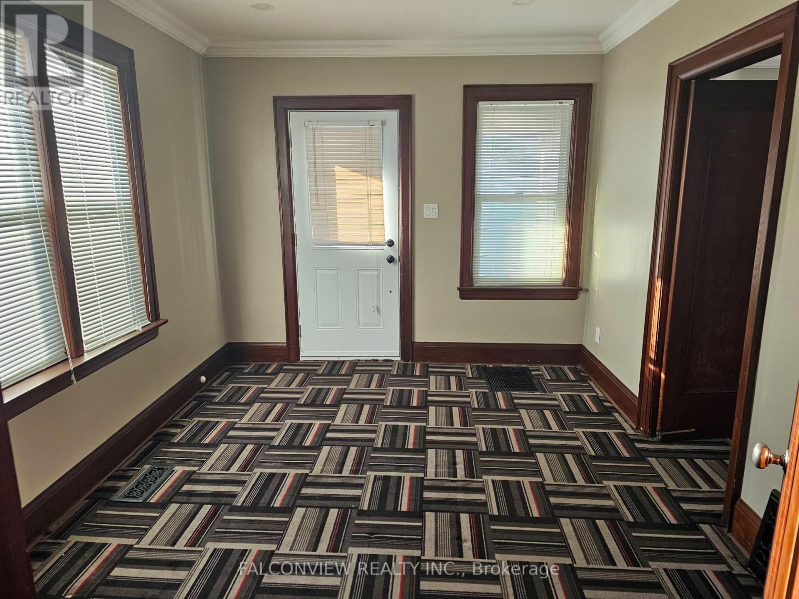 Photo 5 of 7961 Jane Street, Vaughan ON