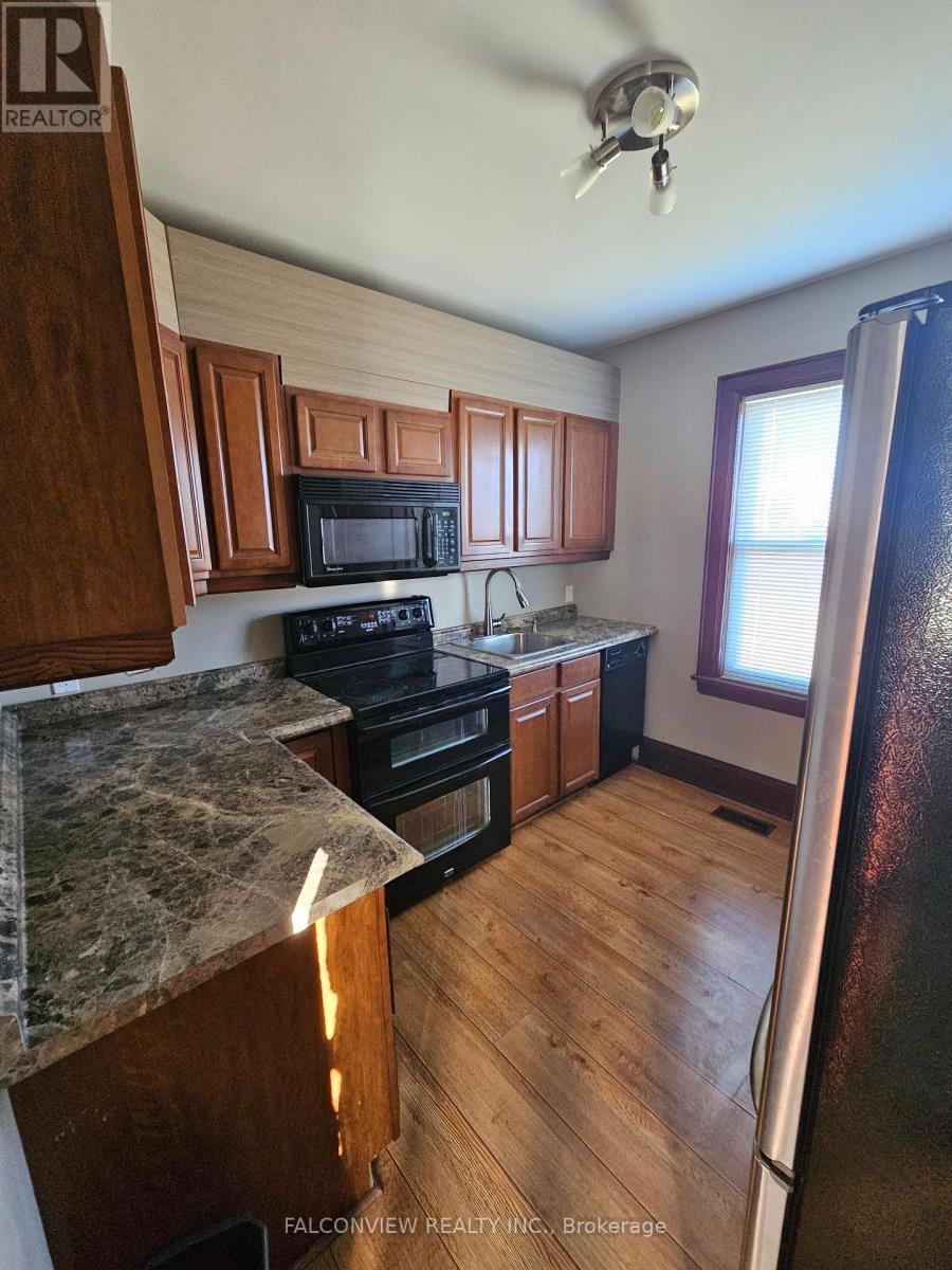 Photo 7 of 7961 Jane Street, Vaughan ON