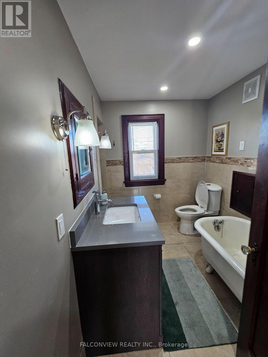 Photo 9 of 7961 Jane Street, Vaughan ON