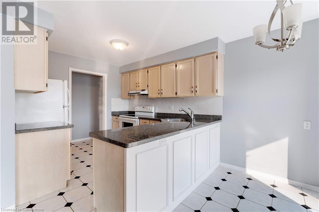 Photo 11 of 3050 Pinemeadow Drive Unit 55, Burlington ON