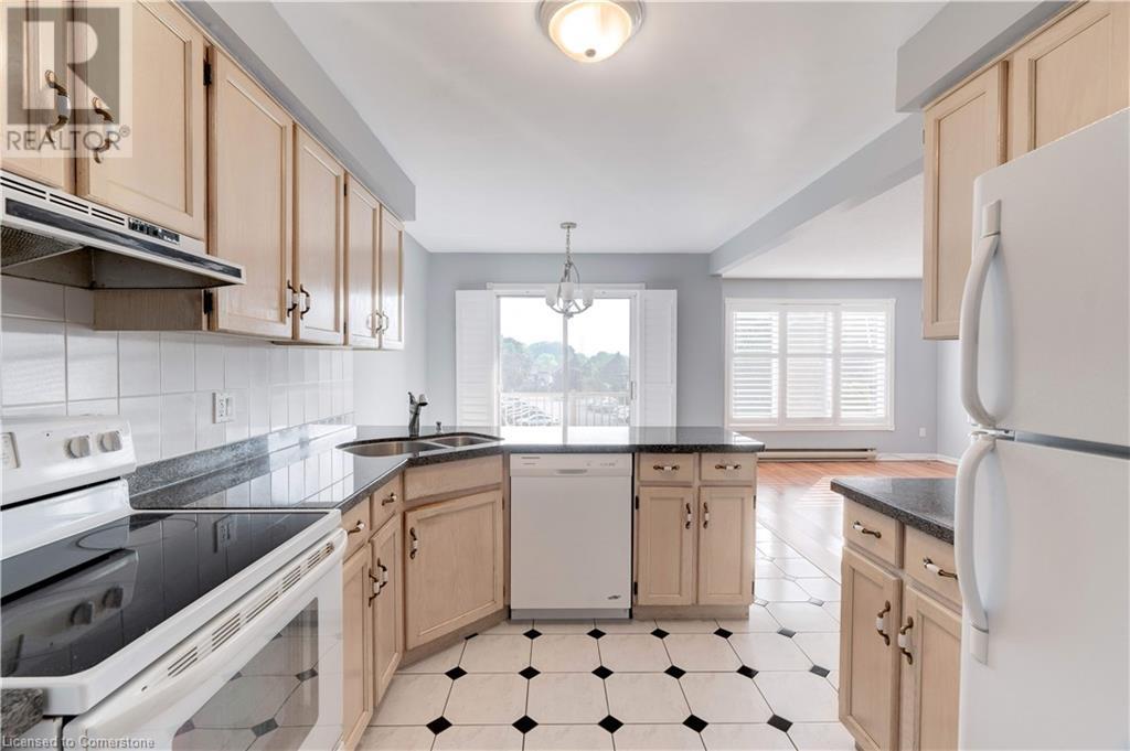 Photo 14 of 3050 Pinemeadow Drive Unit 55, Burlington ON