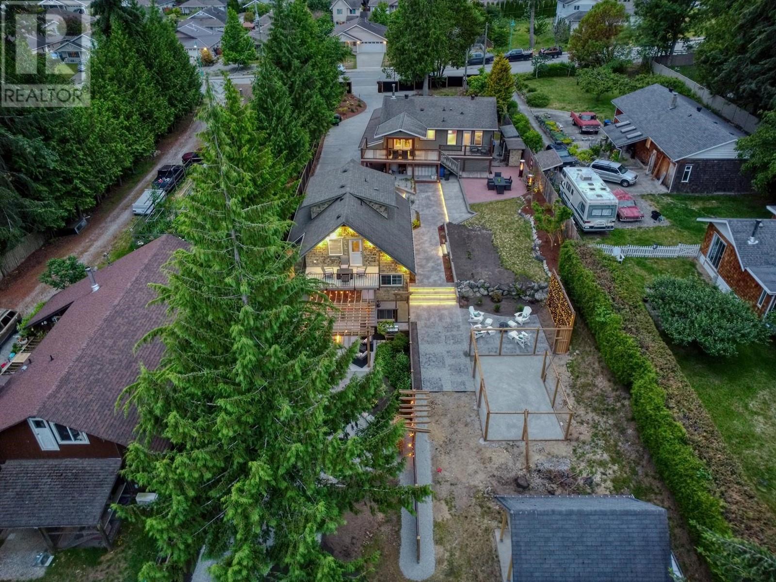 5740-42 NICKERSON ROAD, Sechelt