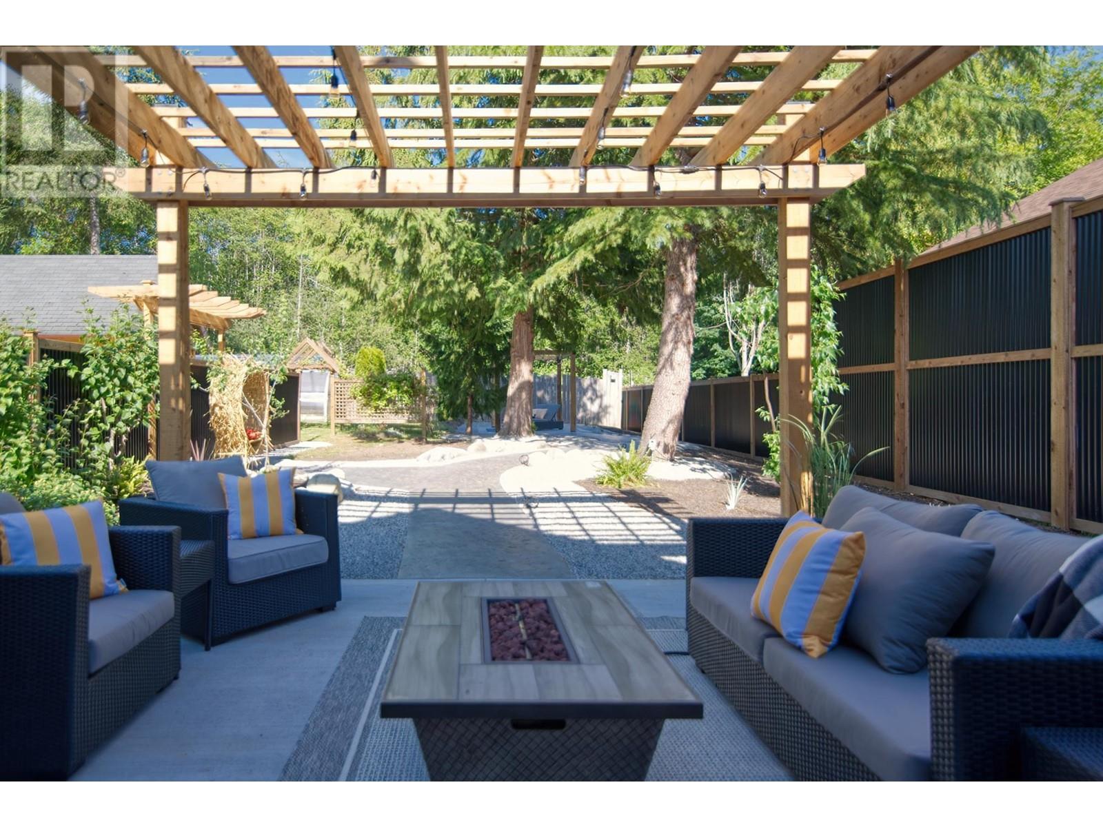 5740-42 NICKERSON ROAD, Sechelt