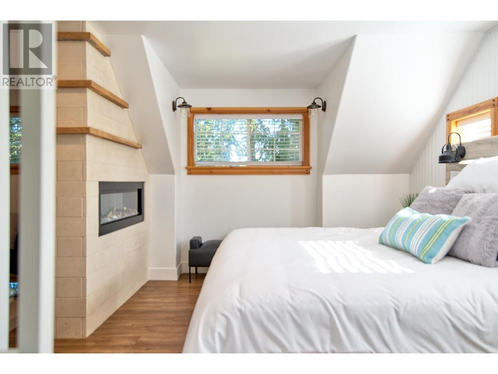 5740-42 NICKERSON ROAD, Sechelt