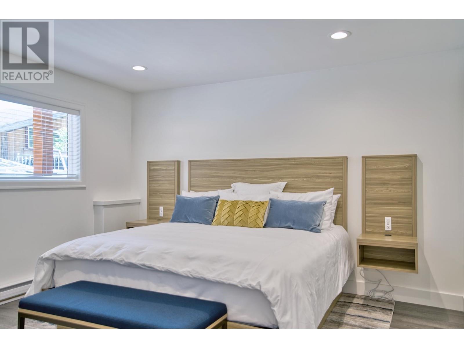 5740-42 NICKERSON ROAD, Sechelt