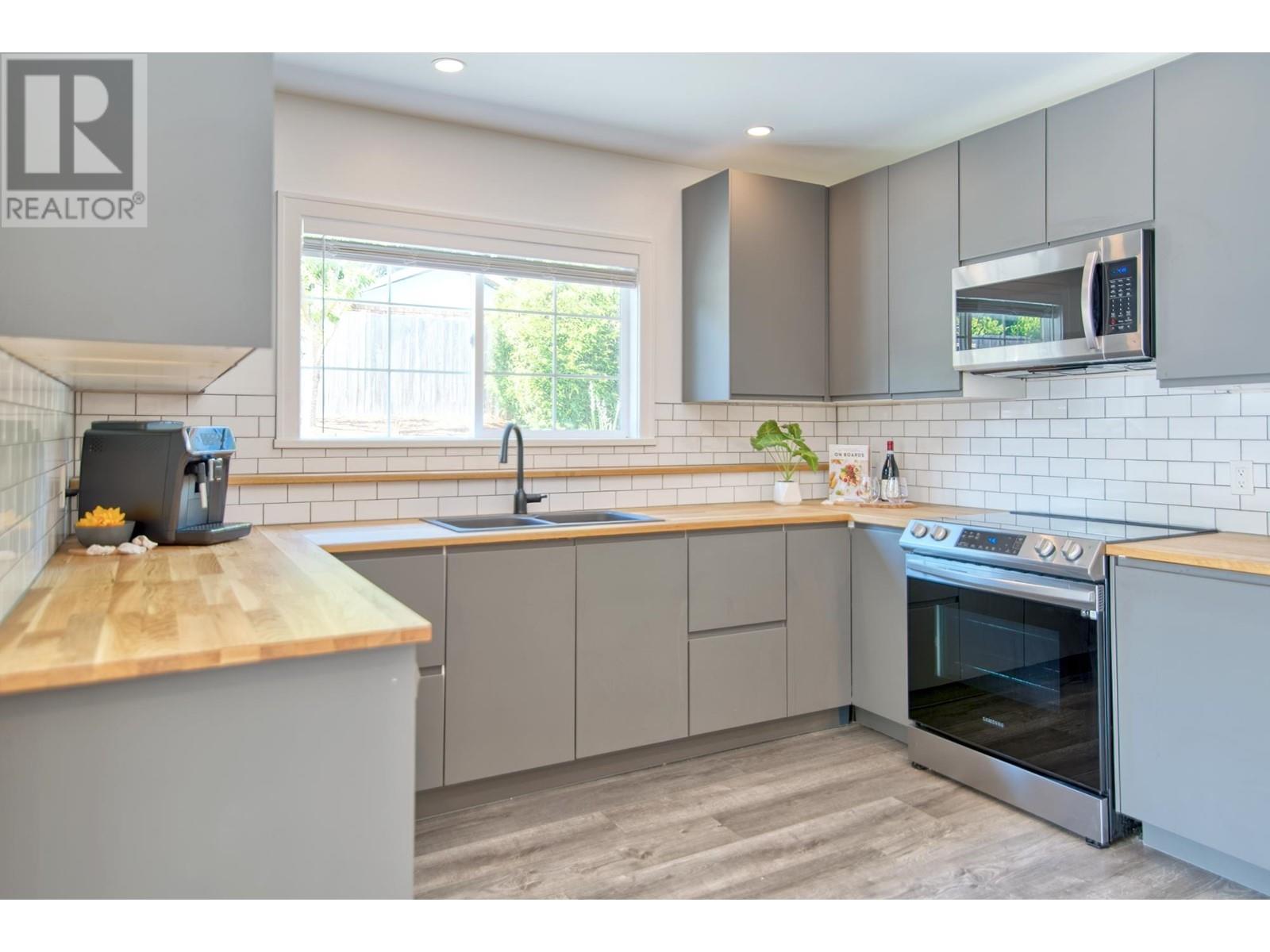 5740-42 NICKERSON ROAD, Sechelt