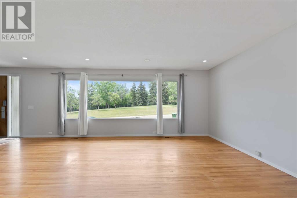 Single Family House 4 Level for Sale in  Barrett Drive NW Brentwood Calgary 
