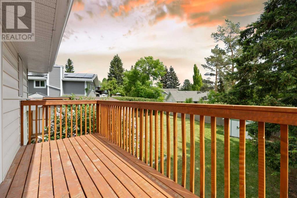 Single Family House 4 Level for Sale in  Barrett Drive NW Brentwood Calgary 