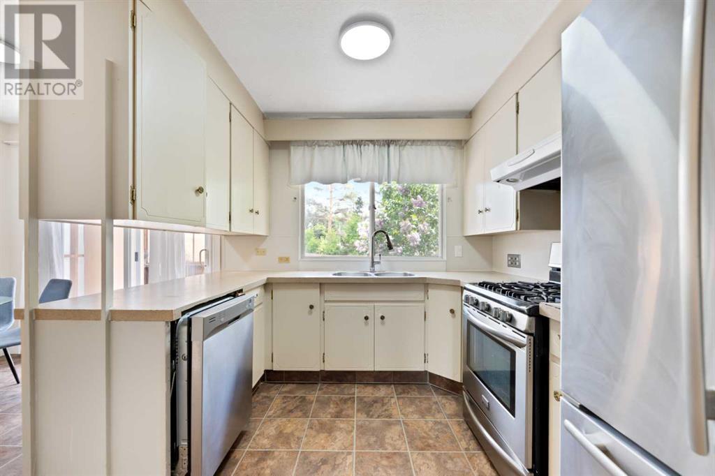 Single Family House 4 Level for Sale in  Barrett Drive NW Brentwood Calgary 