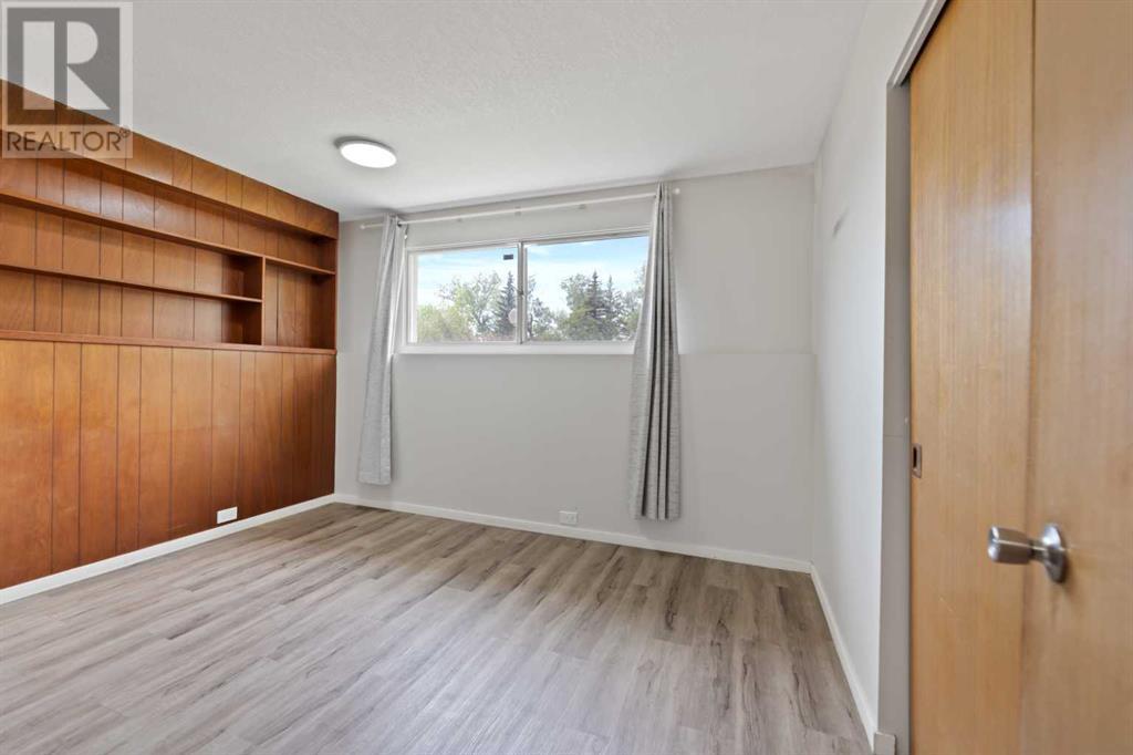 Single Family House 4 Level for Sale in  Barrett Drive NW Brentwood Calgary 