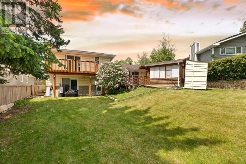 Single Family House 4 Level for Sale in  Barrett Drive NW Brentwood Calgary 