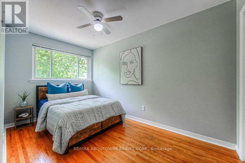 Photo 2 of 5503 Schueller Crescent, Burlington ON