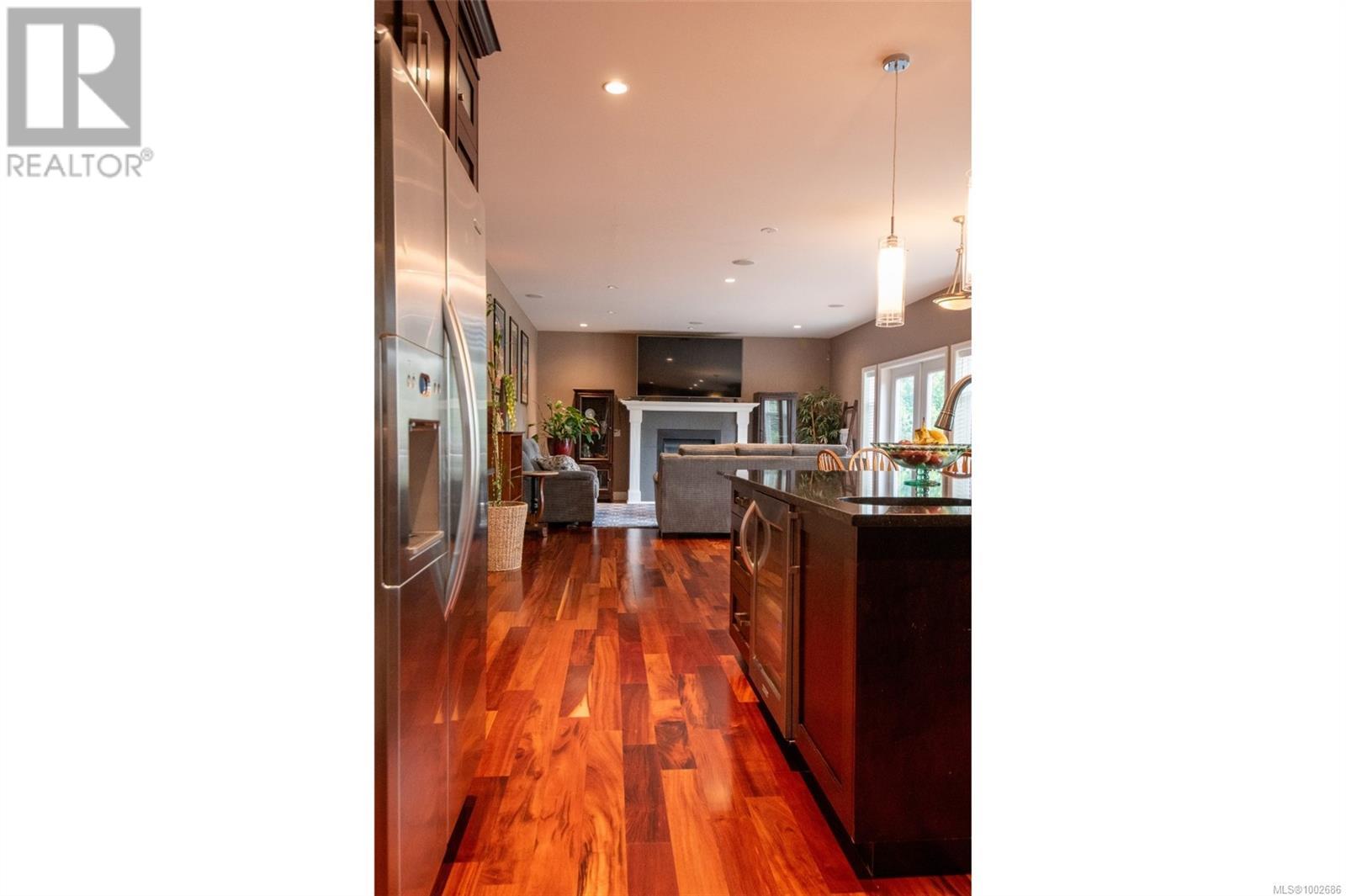 468 Wain Rd, North Saanich
