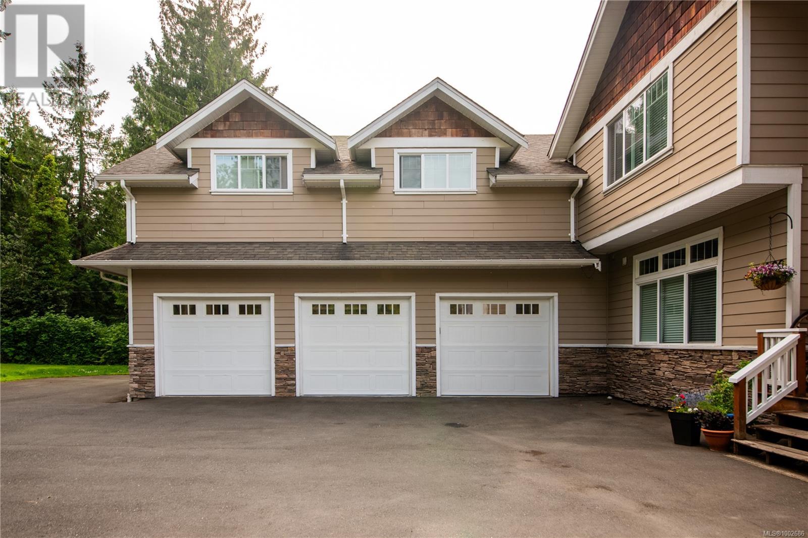 468 Wain Rd, North Saanich