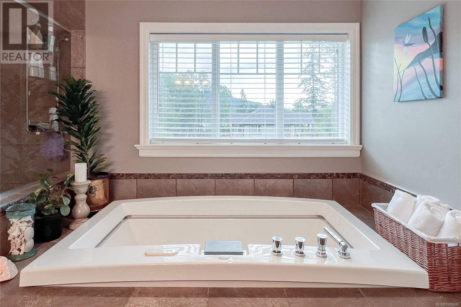 468 Wain Rd, North Saanich