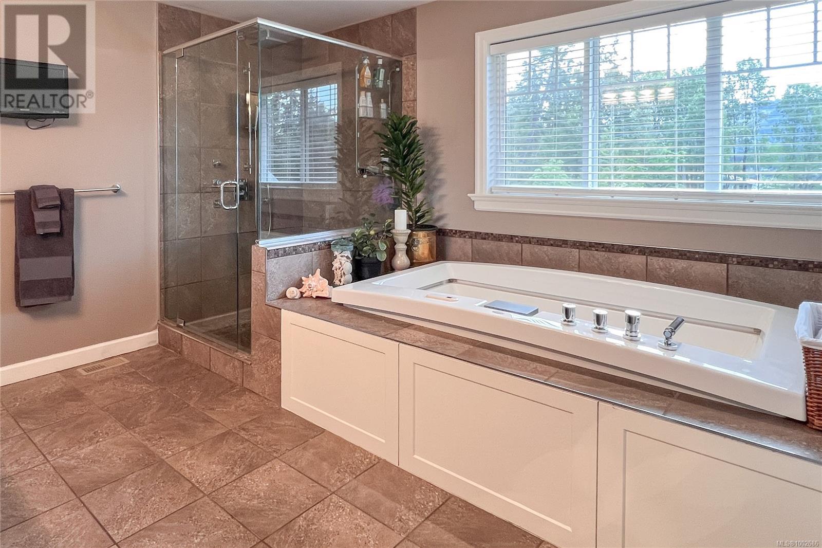 468 Wain Rd, North Saanich