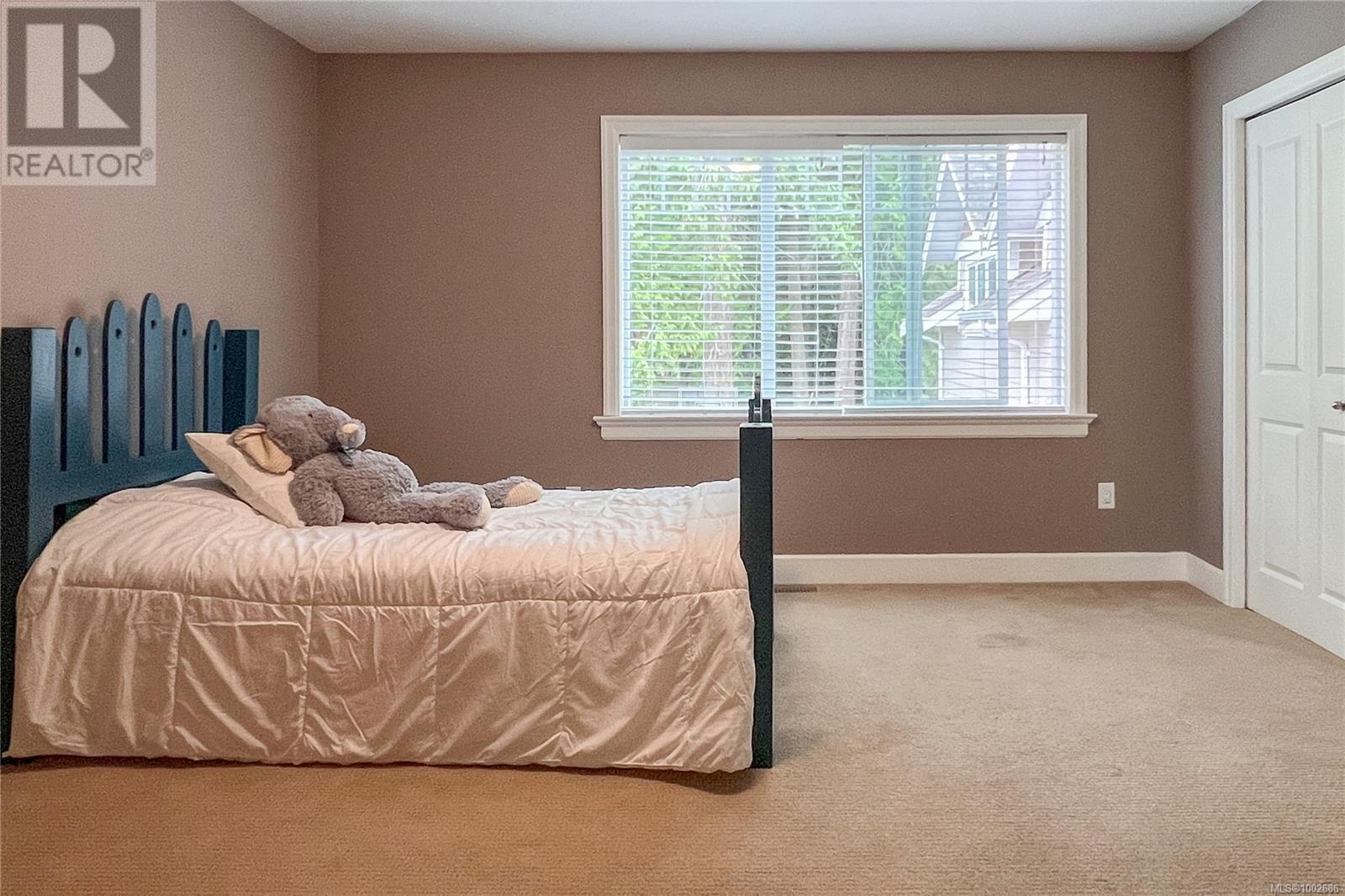 468 Wain Rd, North Saanich