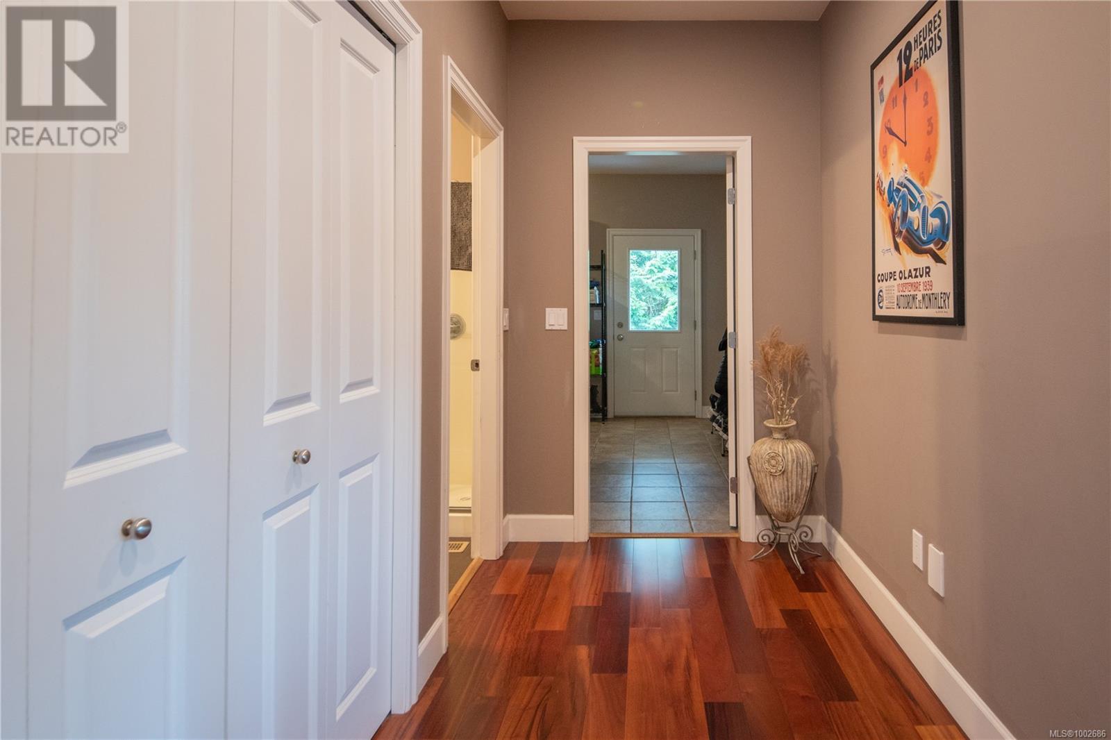 468 Wain Rd, North Saanich