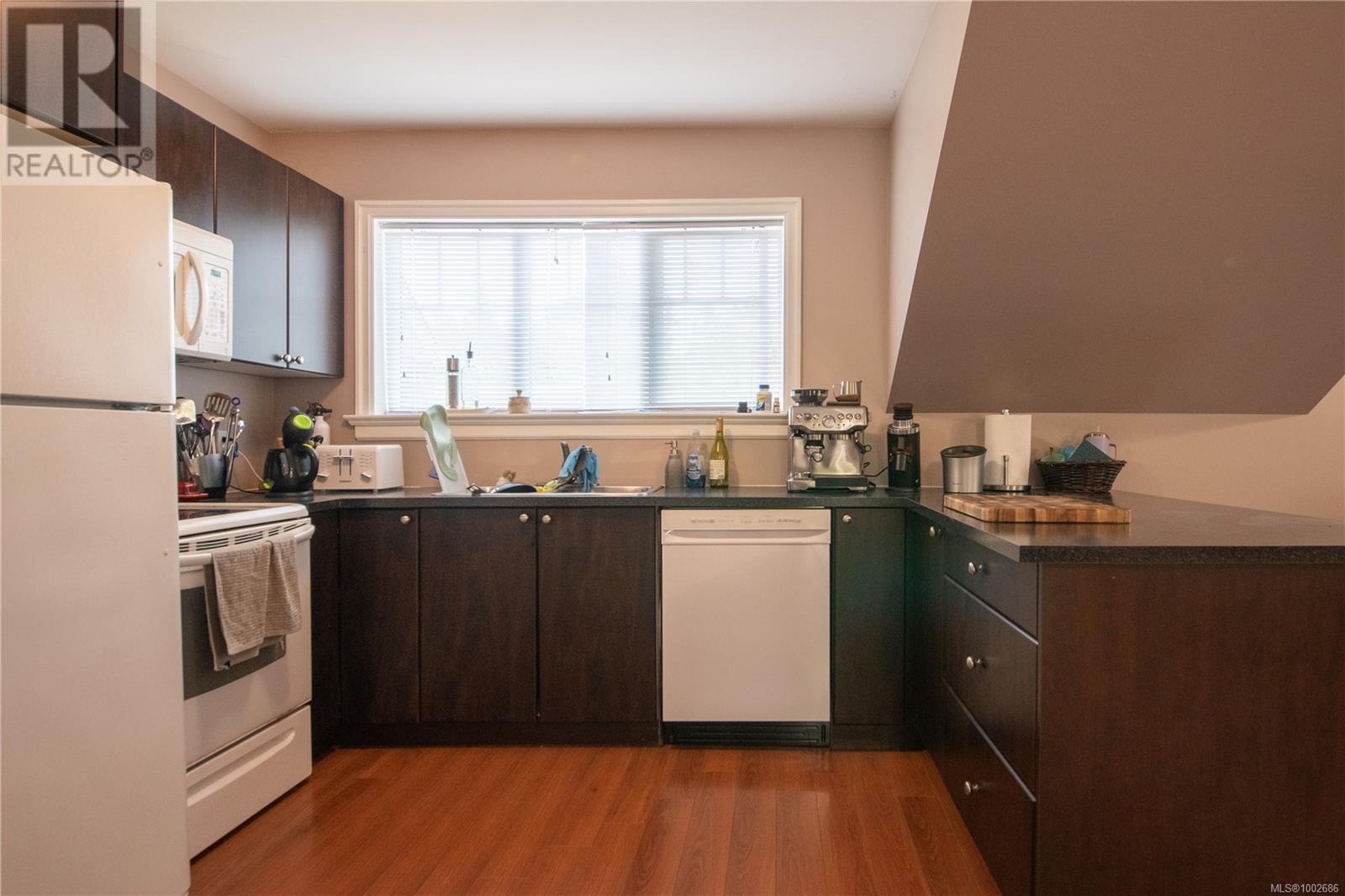 468 Wain Rd, North Saanich