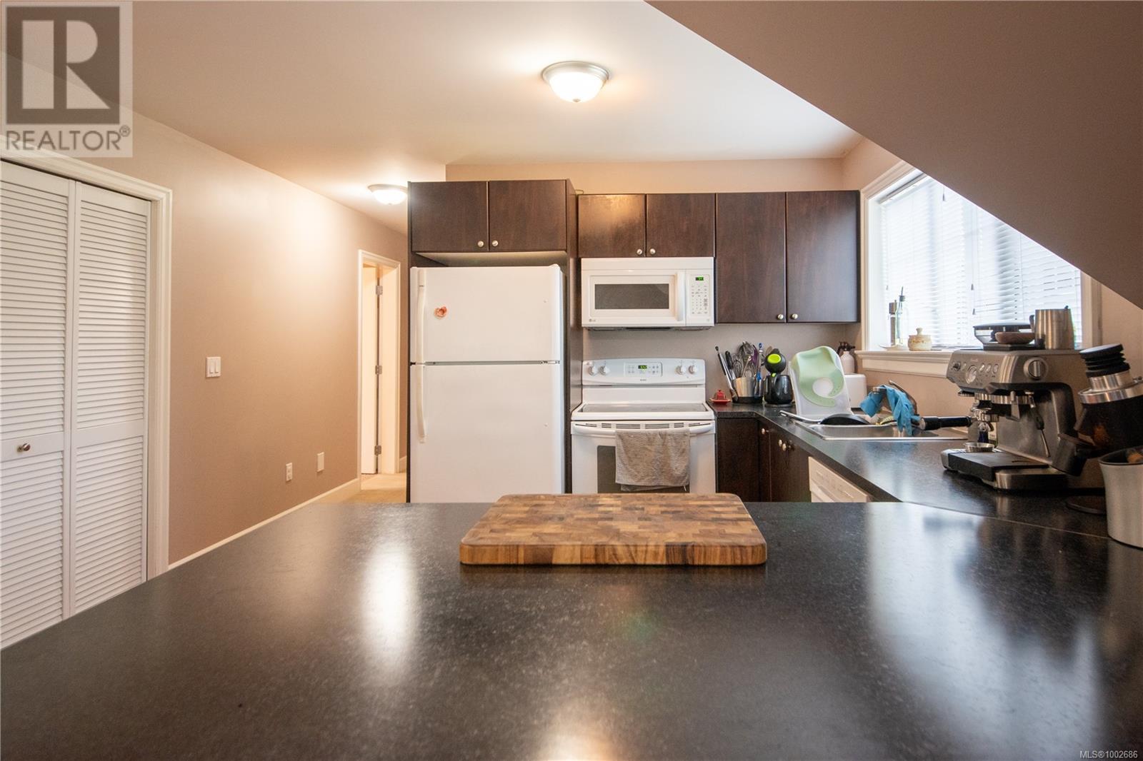 468 Wain Rd, North Saanich