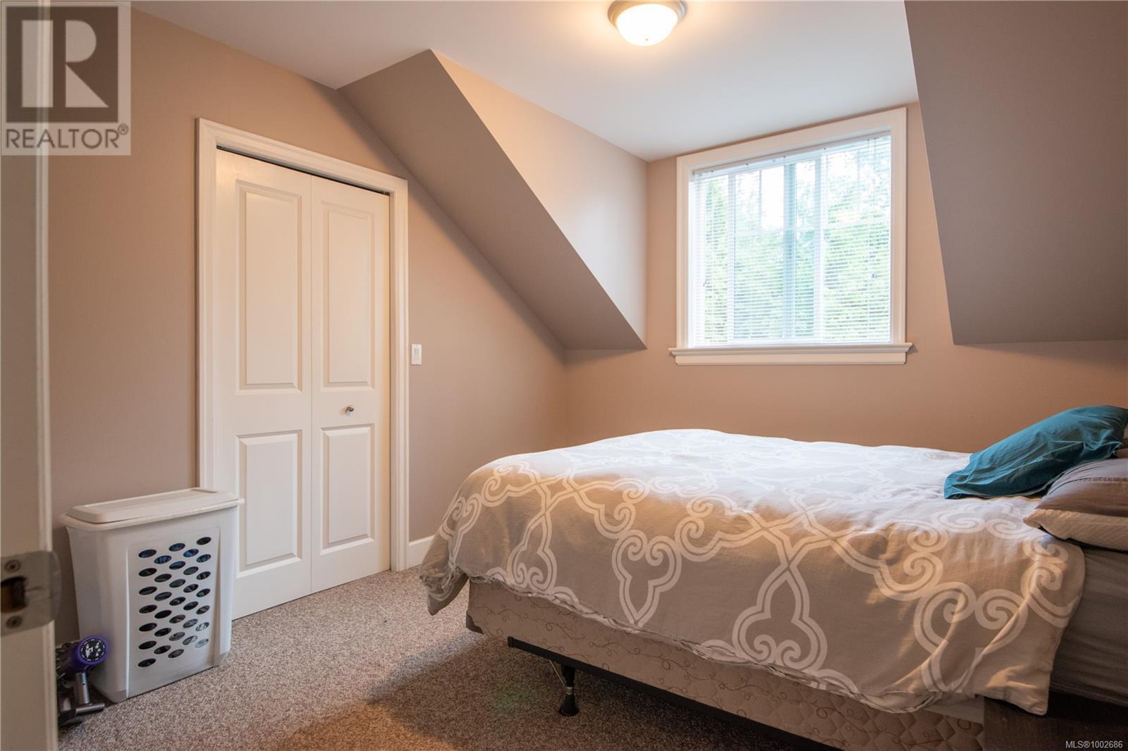 468 Wain Rd, North Saanich