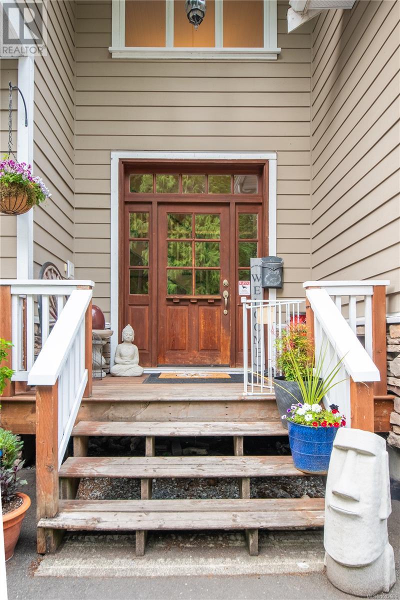 468 Wain Rd, North Saanich
