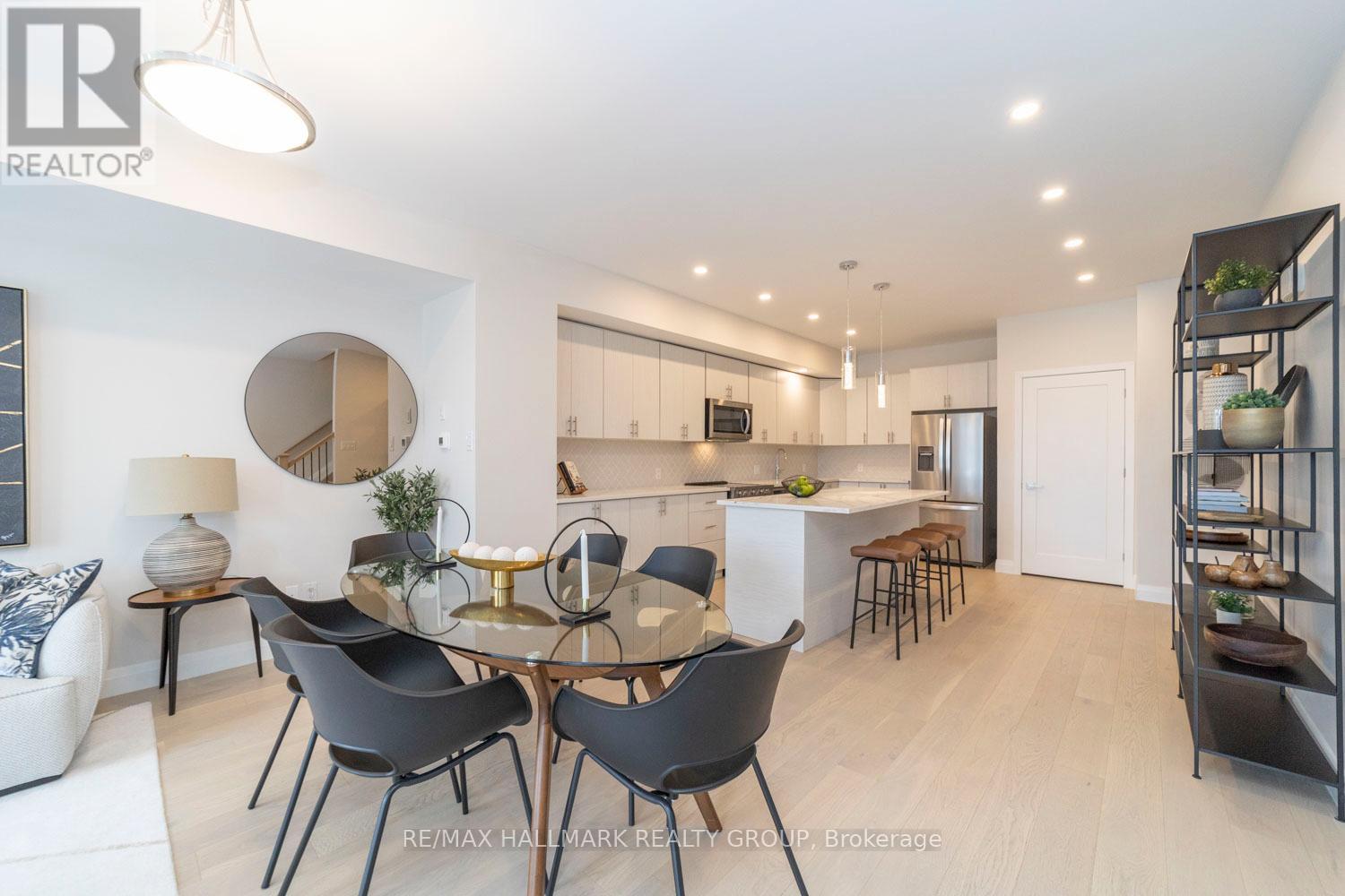 https://ddfcdn.realtor.ca/listing/TS638850692739600000/reb76/highres/2/x12206692_8.jpg