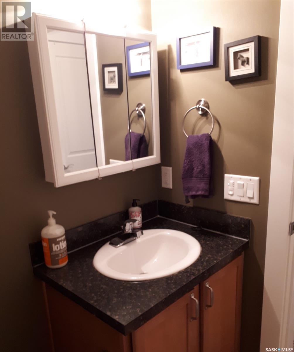 Photo 10 of 415 3351 Eastgate Bay, Regina SK