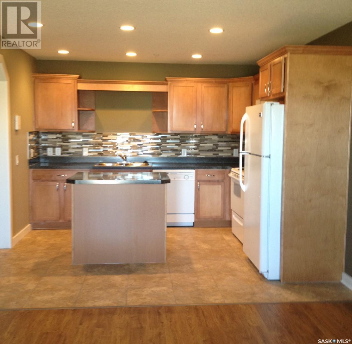 Photo 4 of 415 3351 Eastgate Bay, Regina SK