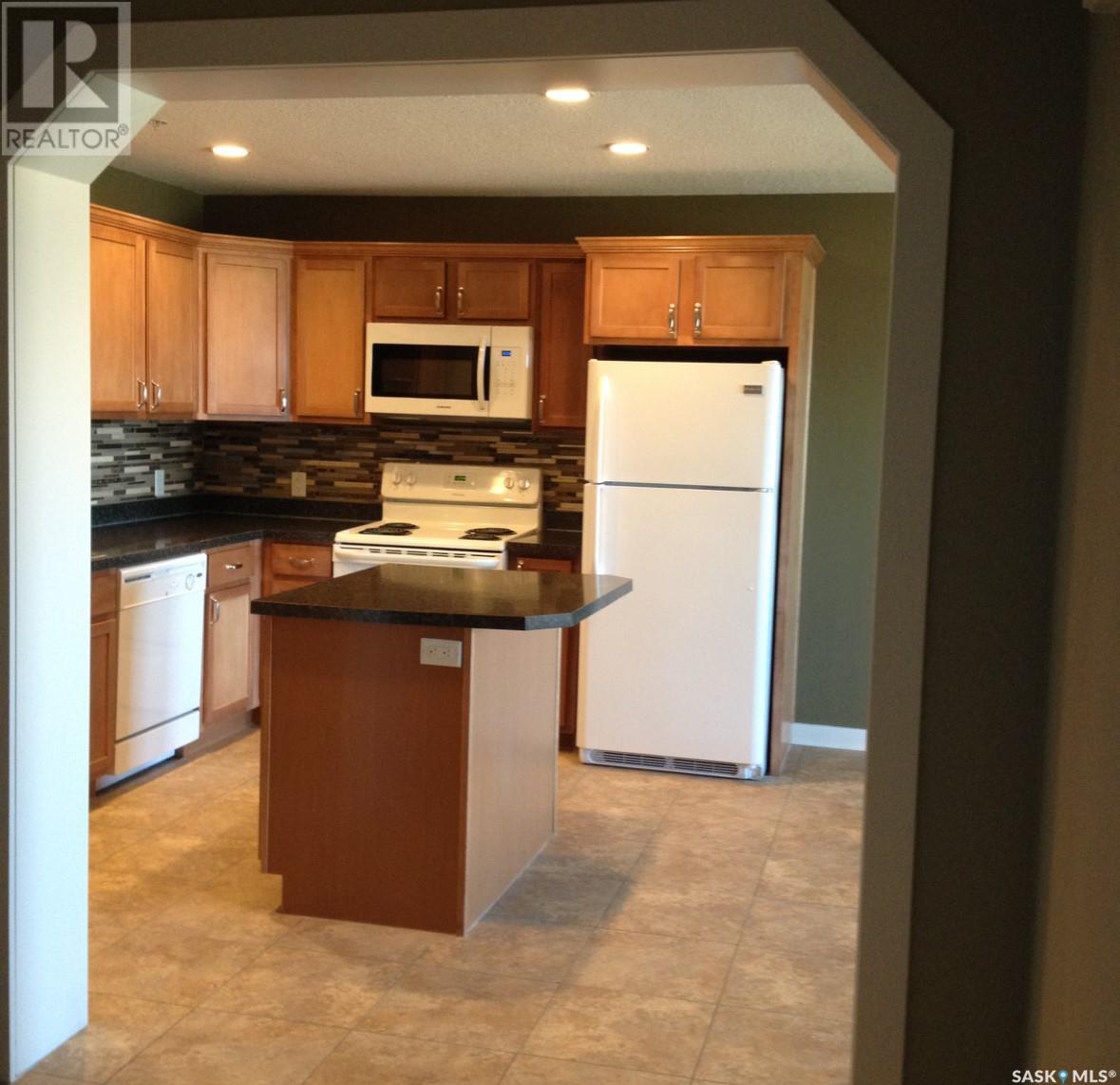 Photo 5 of 415 3351 Eastgate Bay, Regina SK