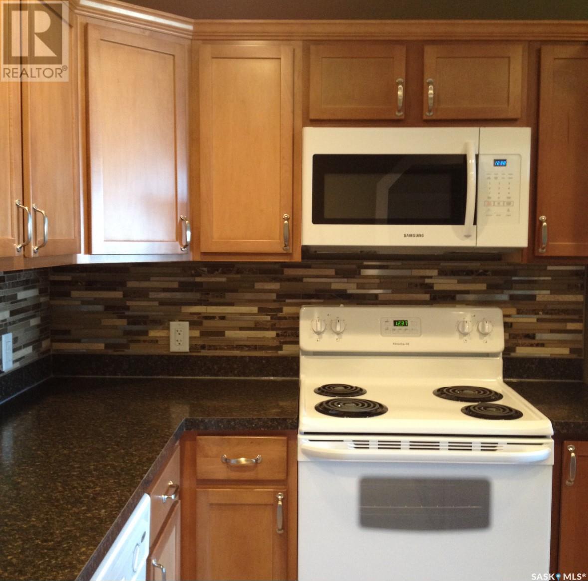 Photo 6 of 415 3351 Eastgate Bay, Regina SK