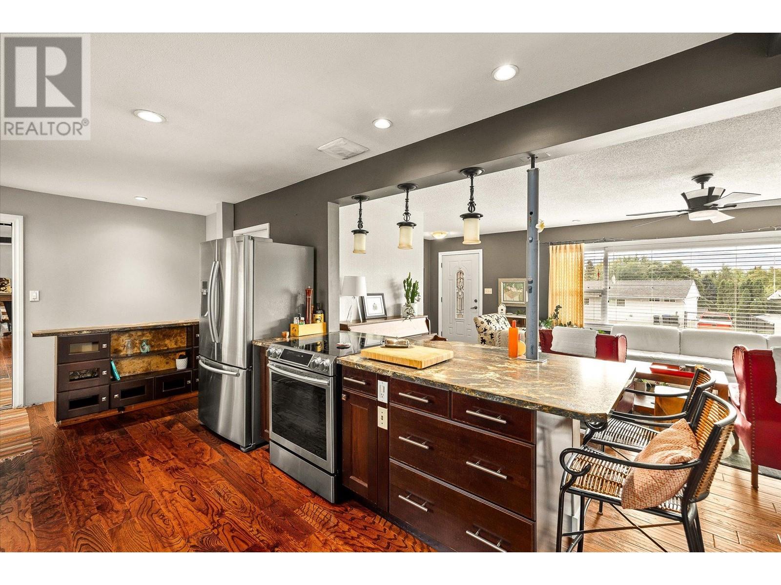 Photo 12 of 1508 Pinehurst Crescent, Kelowna BC