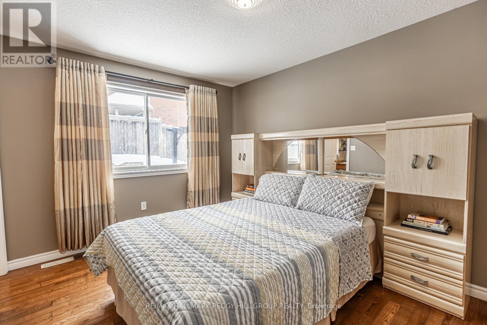Photo 7 of 115 Lions Gate Boulevard, Barrie ON