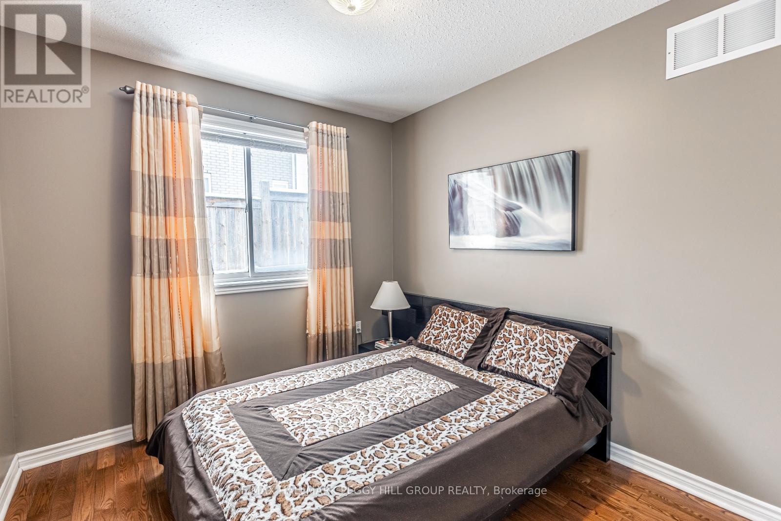 Photo 5 of 115 Lions Gate Boulevard, Barrie ON
