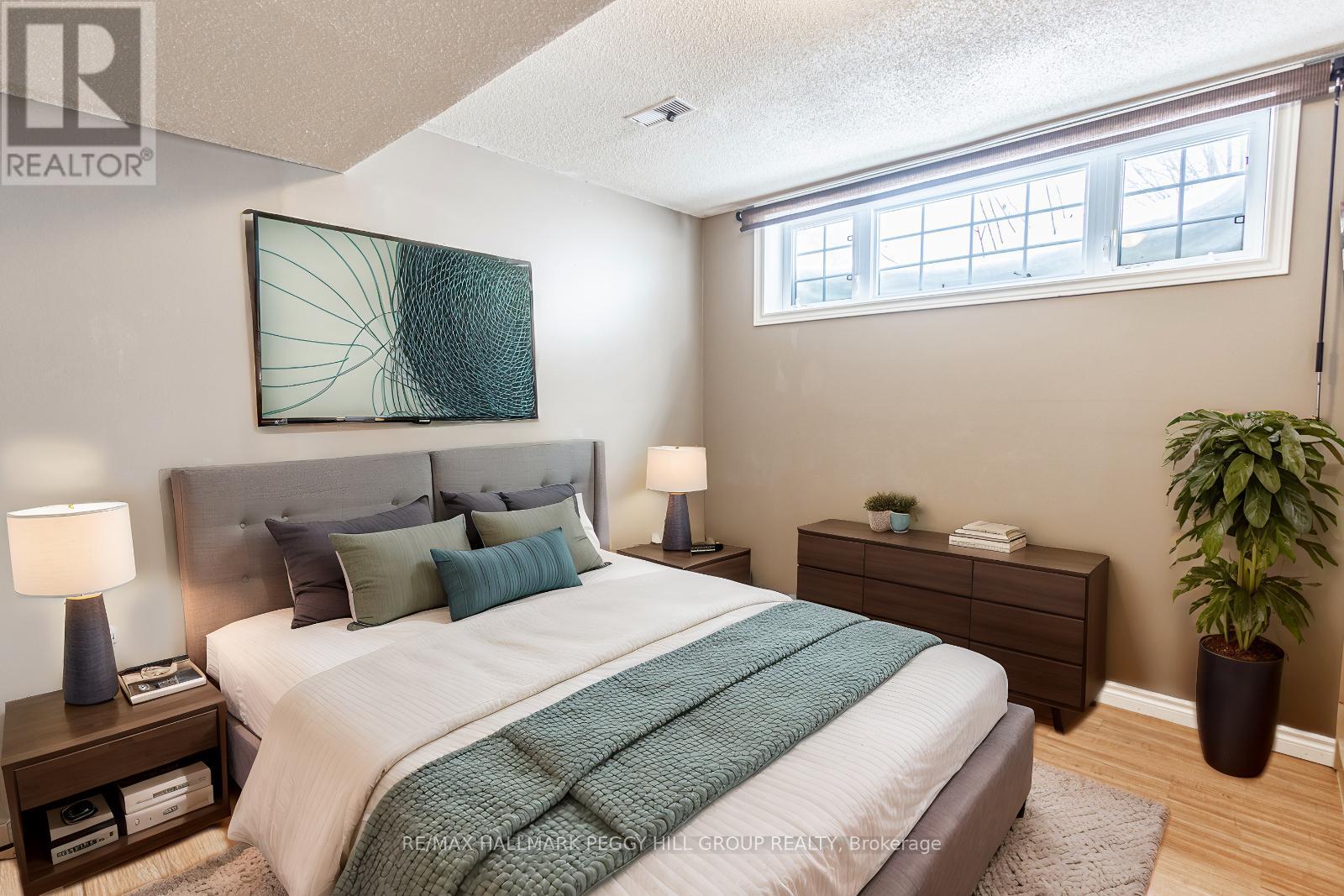 Photo 2 of 115 Lions Gate Boulevard, Barrie ON