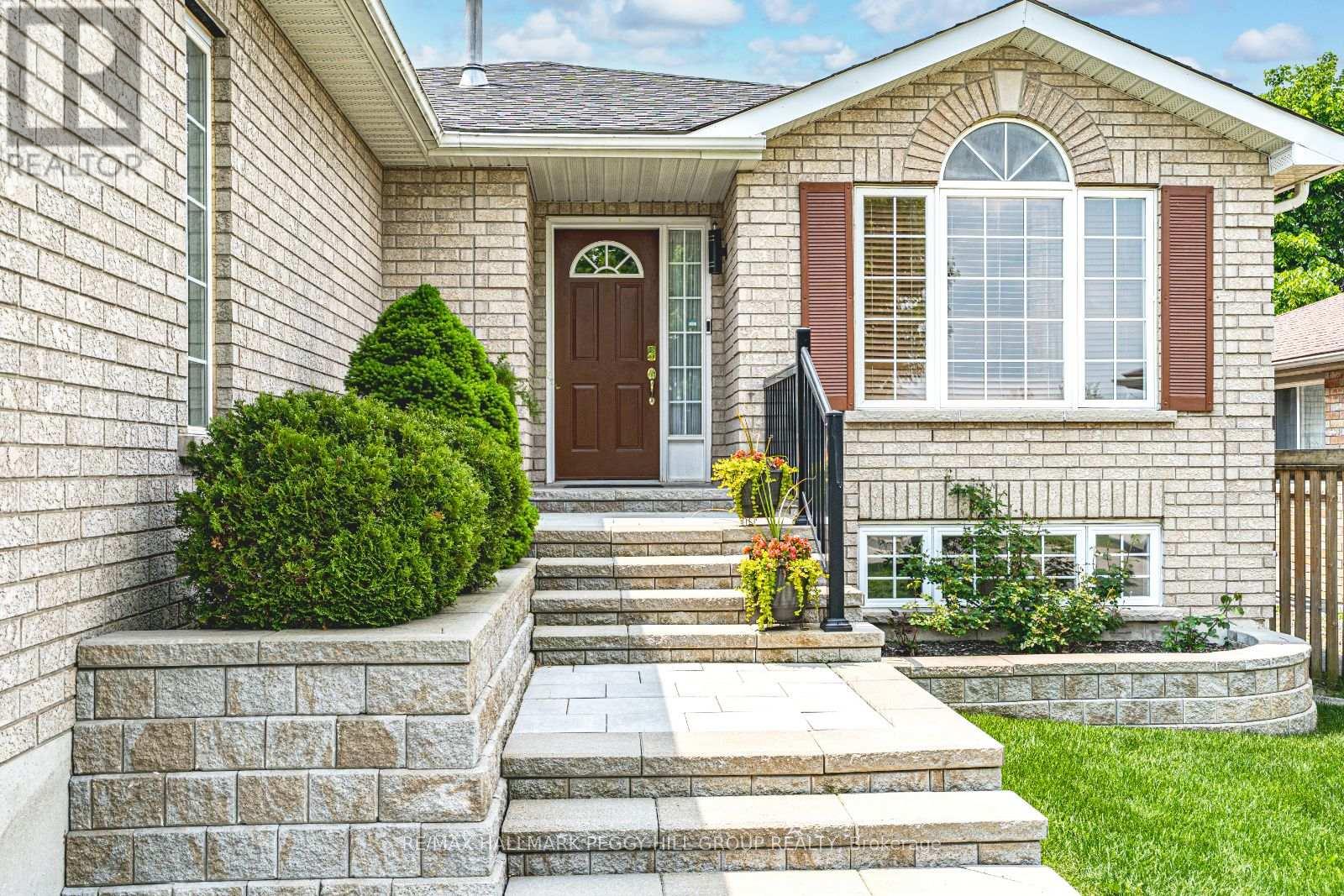 Photo 23 of 115 Lions Gate Boulevard, Barrie ON