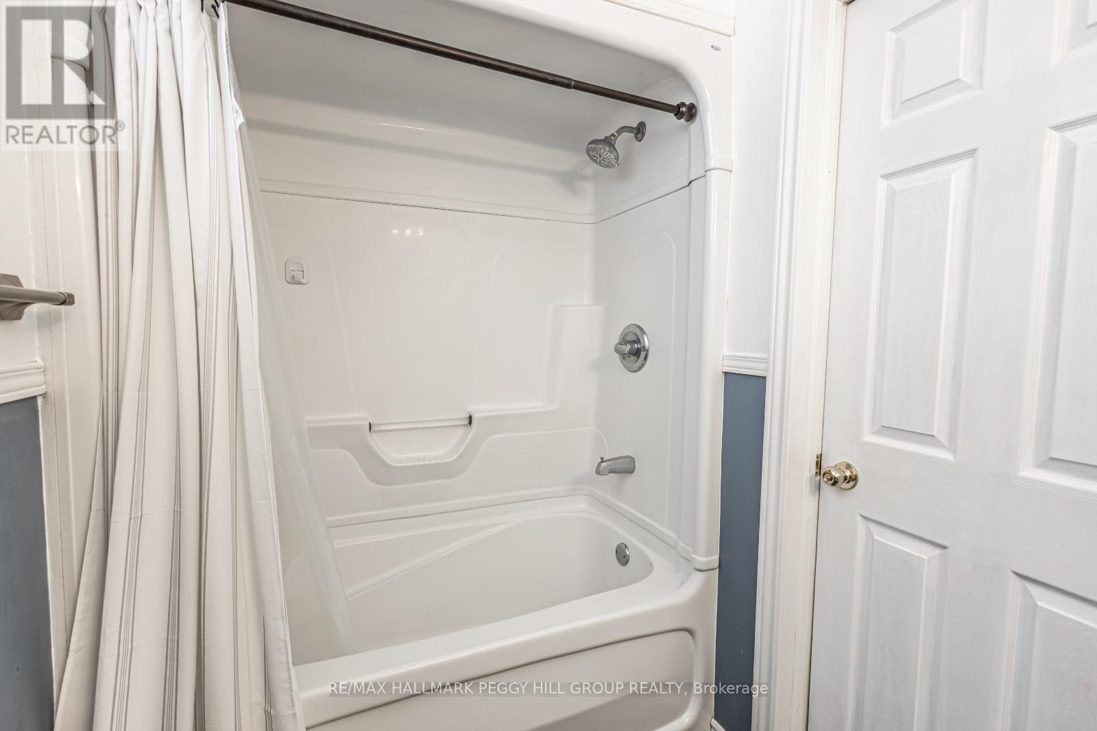 Photo 1 of 115 Lions Gate Boulevard, Barrie ON