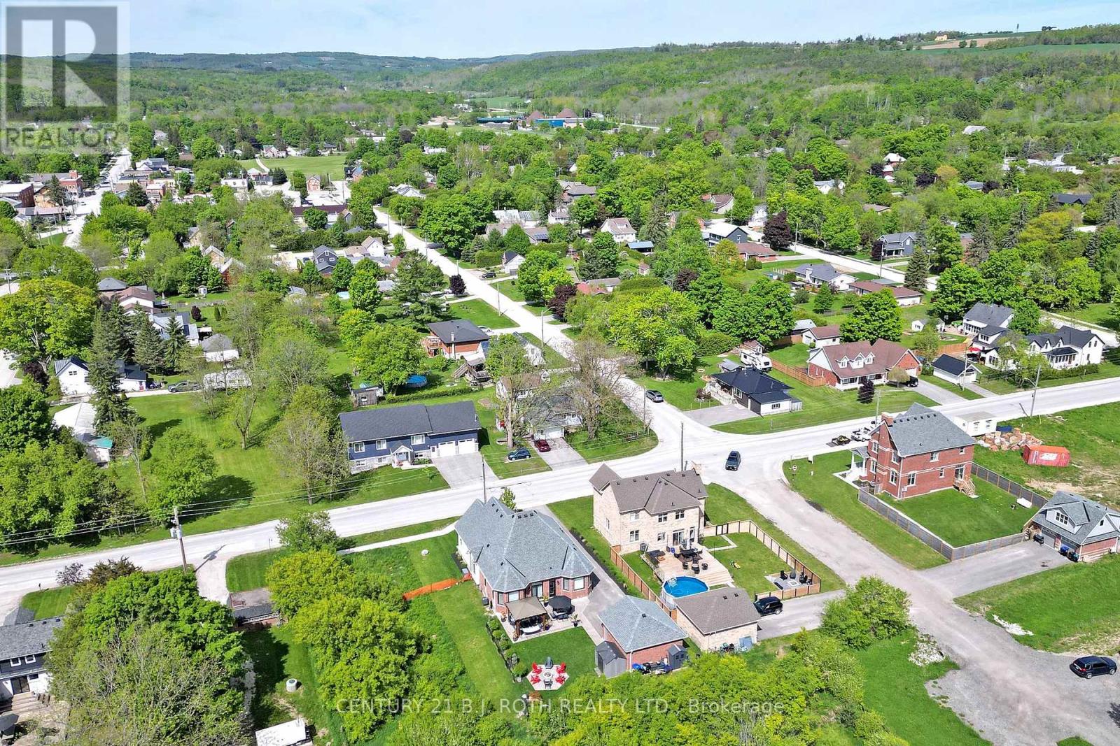 Photo 16 of 157 Mary Street, Clearview ON