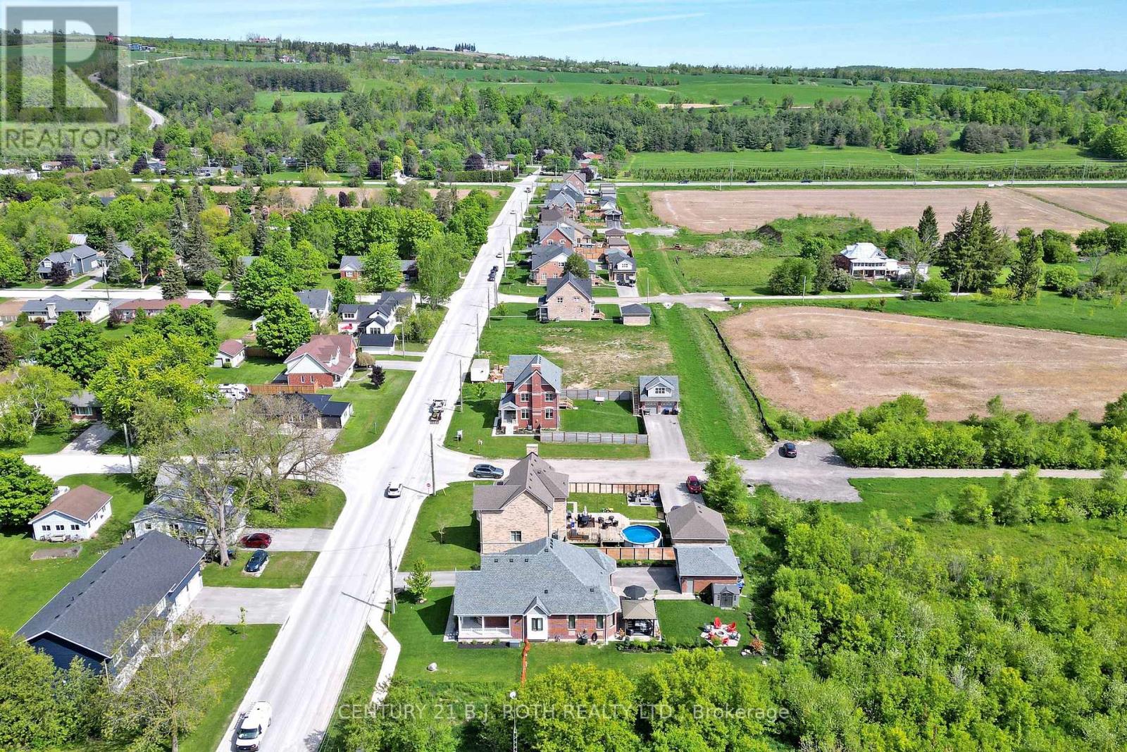 Photo 7 of 157 Mary Street, Clearview ON
