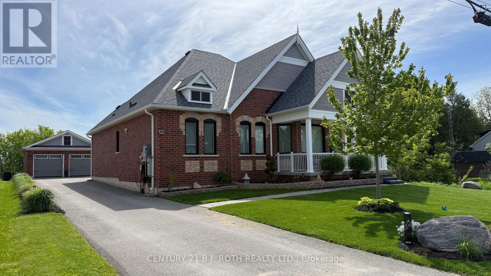 Photo 3 of 157 Mary Street, Clearview ON
