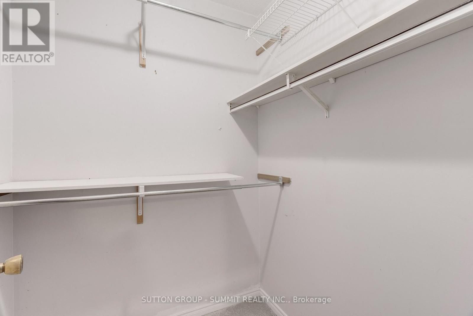 Photo 27 of 55 3050 Pinemeadow Drive, Burlington ON