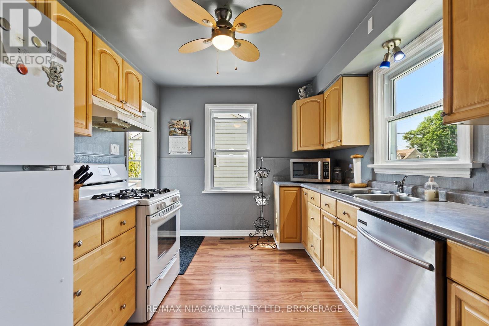 Photo 10 of 113 Linwood Avenue, Port Colborne ON