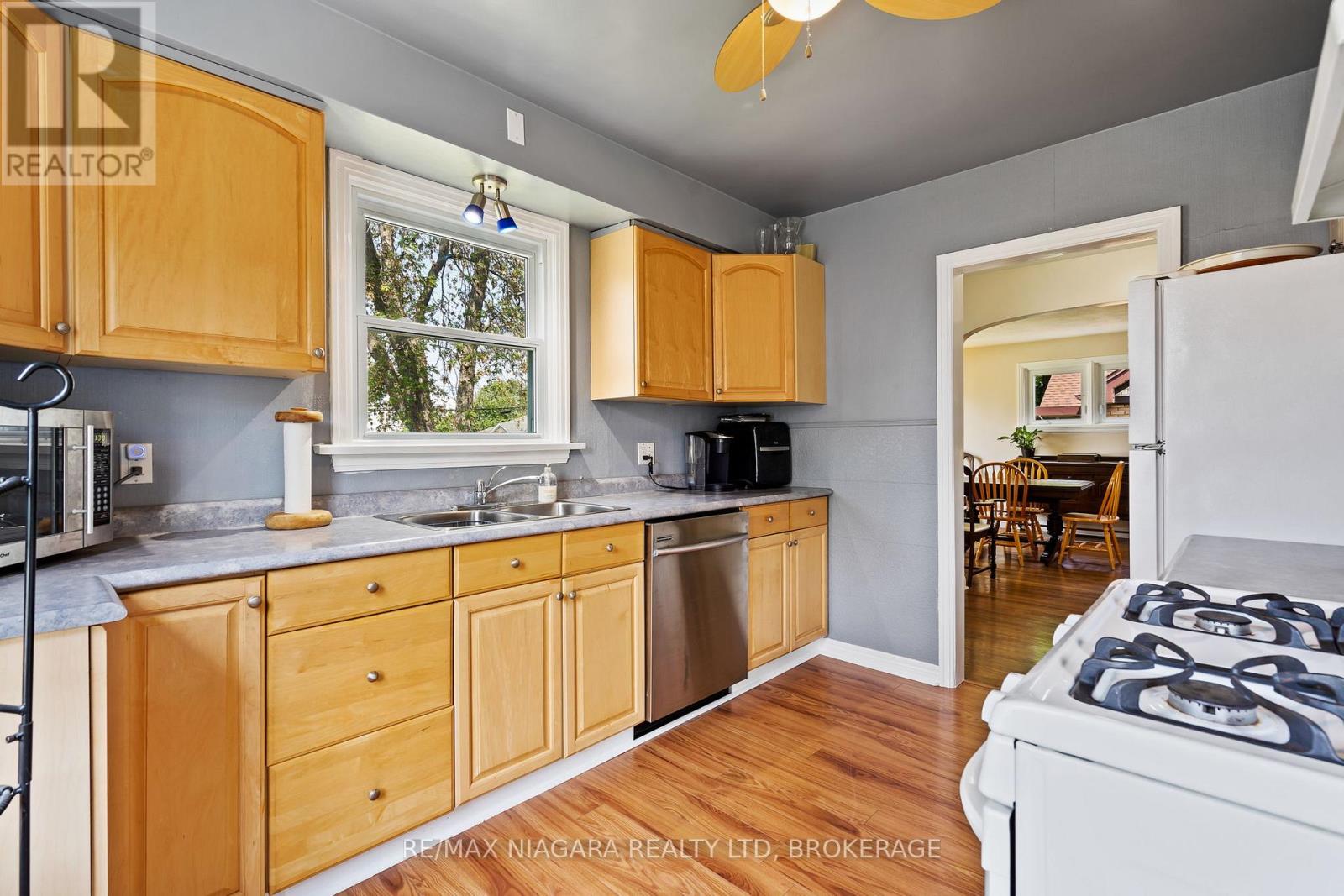 Photo 11 of 113 Linwood Avenue, Port Colborne ON
