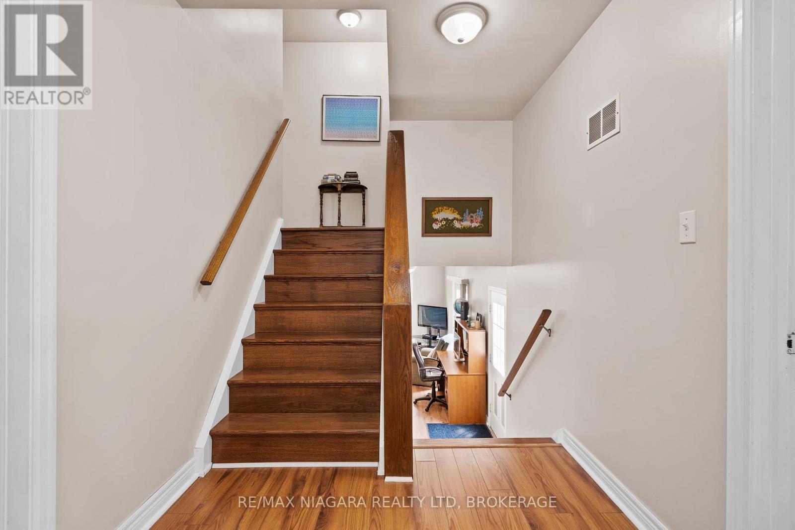Photo 12 of 113 Linwood Avenue, Port Colborne ON