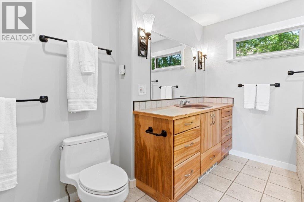 4170 Lake Avenue, Peachland