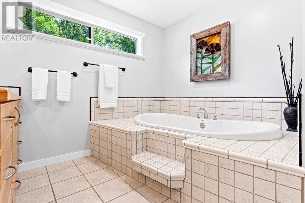 4170 Lake Avenue, Peachland