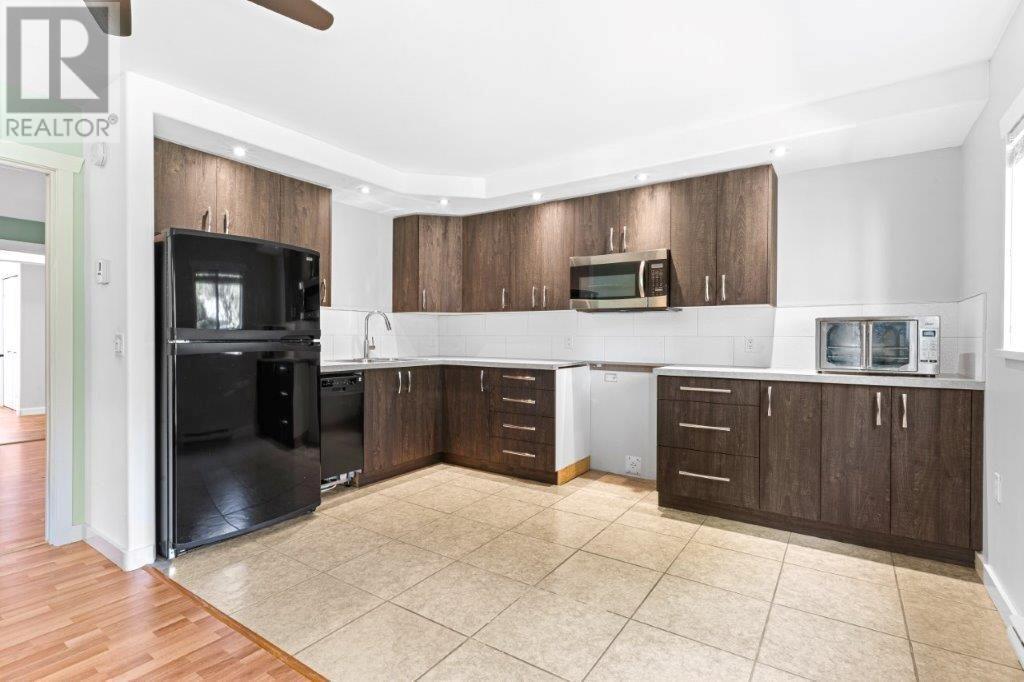 4170 Lake Avenue, Peachland