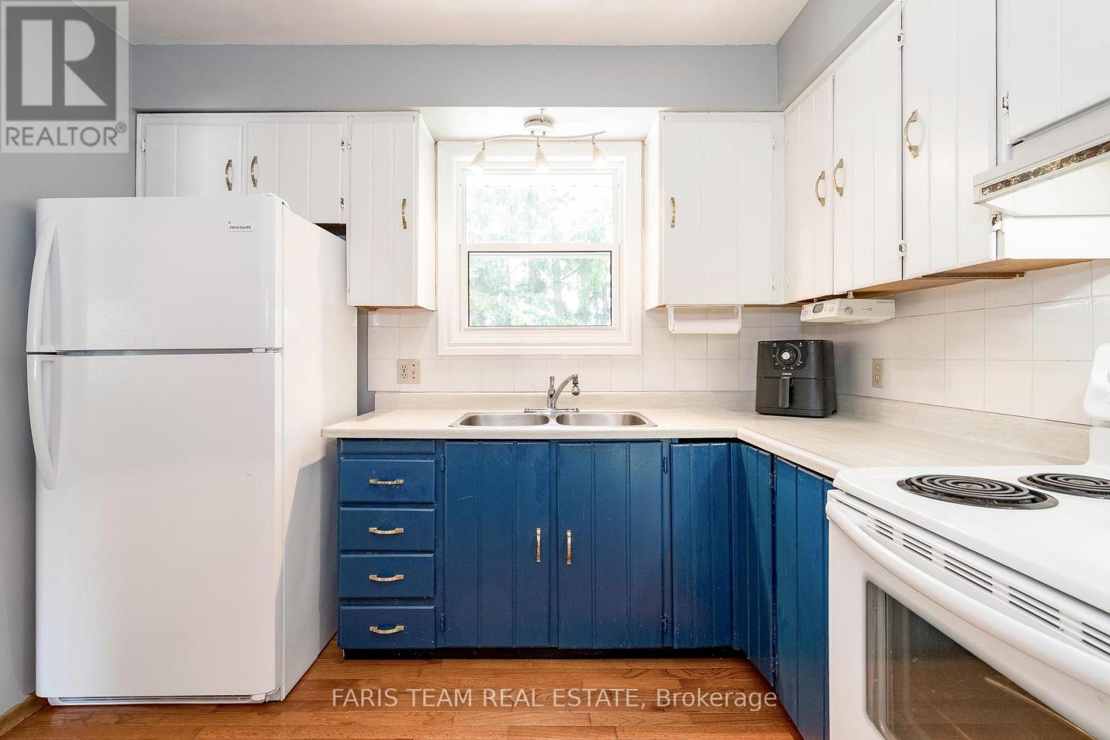 Photo 7 of 13 Jardine Crescent, Clearview ON